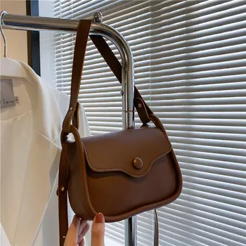  Модная универсальная женская квадратная сумка 2023 года Новая однотонная сумка через плечо в стиле чехла Продвинутая сумка через плечо в западном стиле