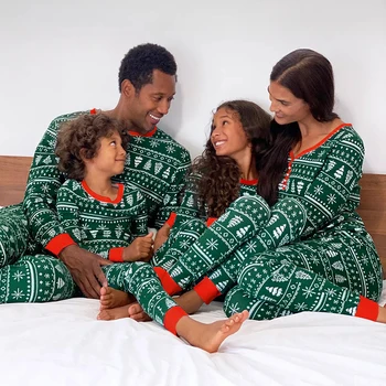 2023 Красная семейная рождественская пижама Набор Мать Дети Взрослый Ребенок Рождество Семья Подходящие наряды Рождественская пижама Семейная одежда